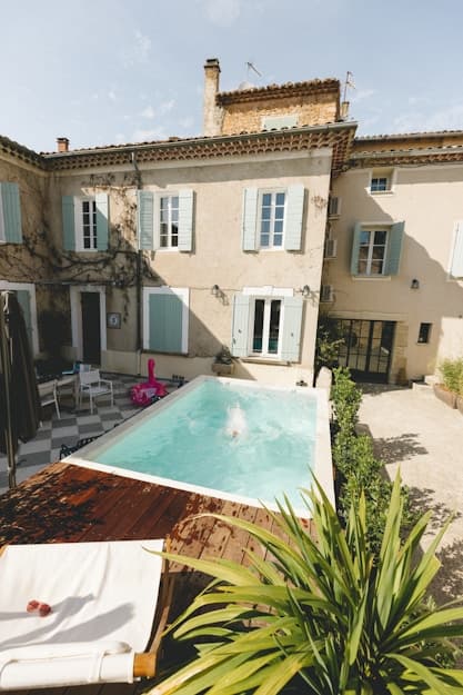 Piscine avec vue sur la mer
