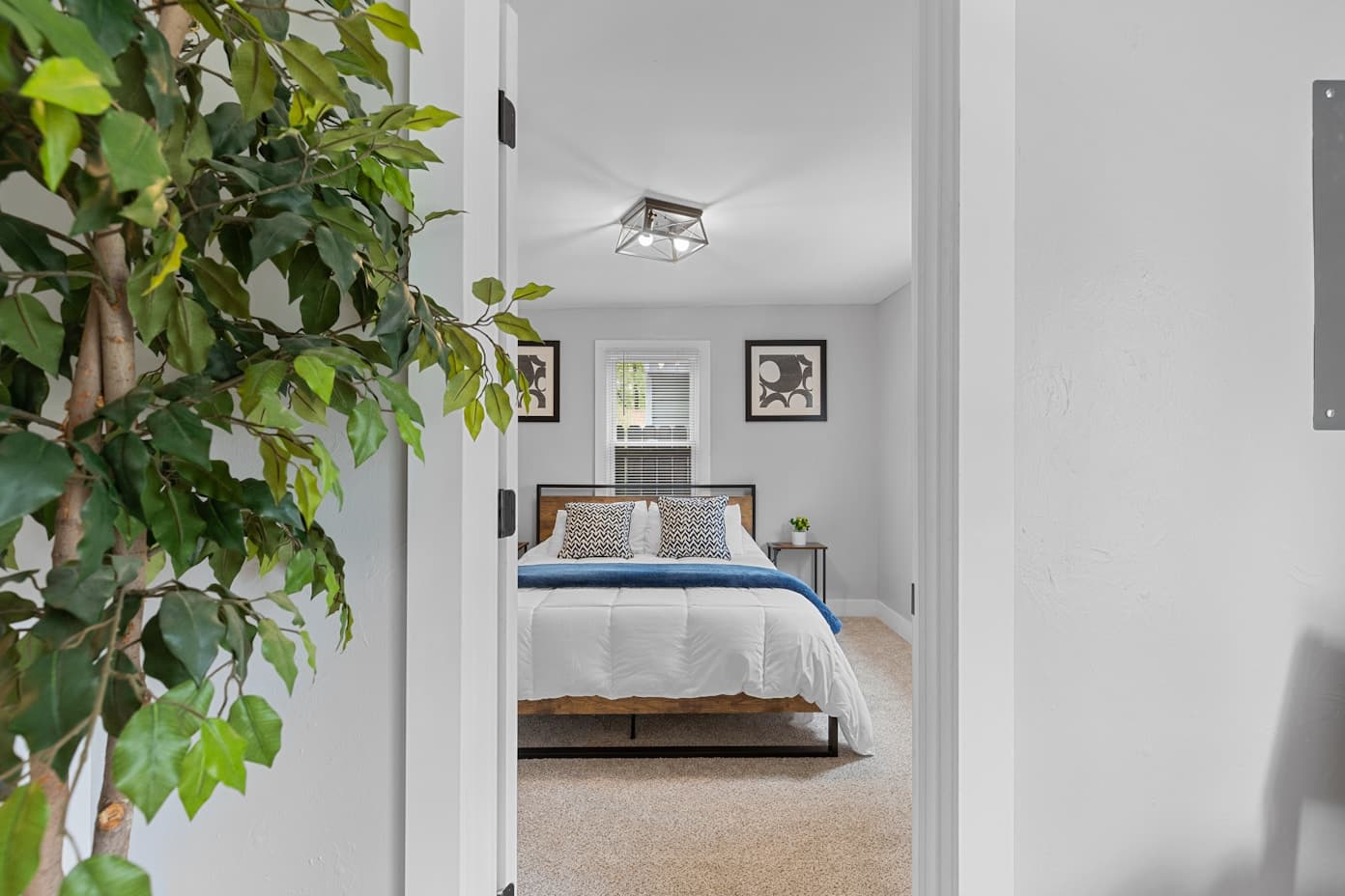 Chambre élégante avec décoration moderne